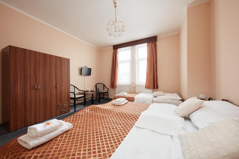 Standard Double Room image 4