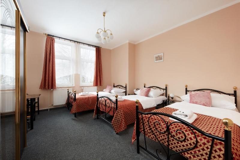 Business Triple Room image 1