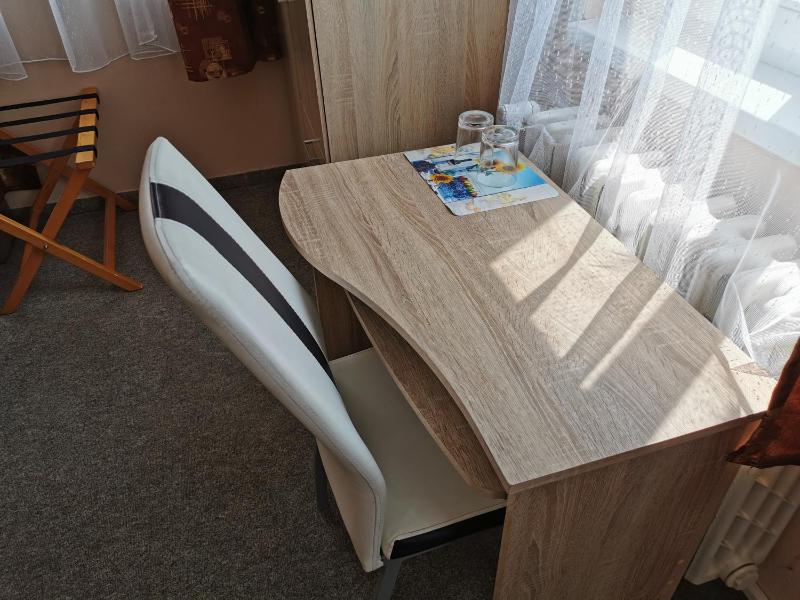 Standard Twin Room image 4