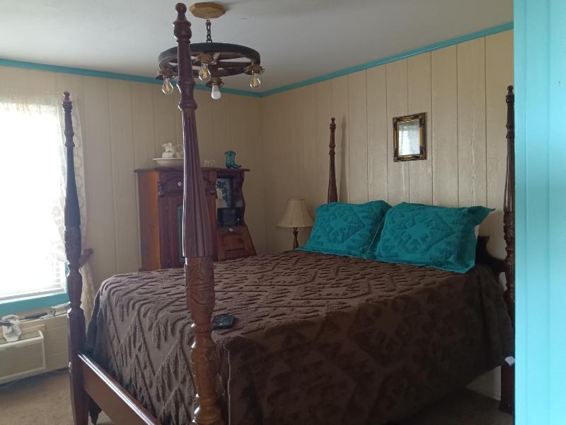 Deluxe Queen Room image 3