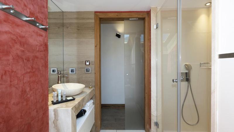 Four-Bedroom Apartment for 10 people with Spa Access image 4