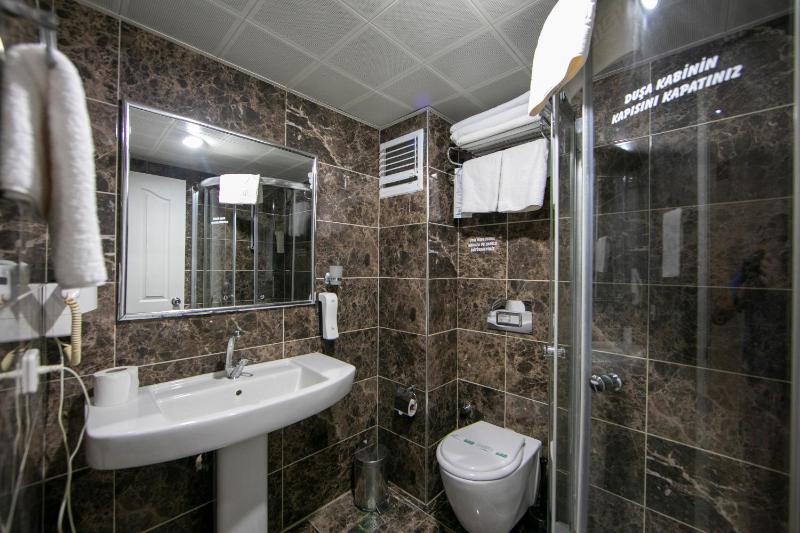 Quadruple Room with Garden View image 2