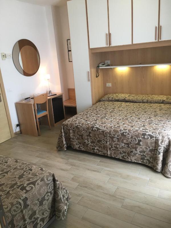 Standard Triple Room image 1