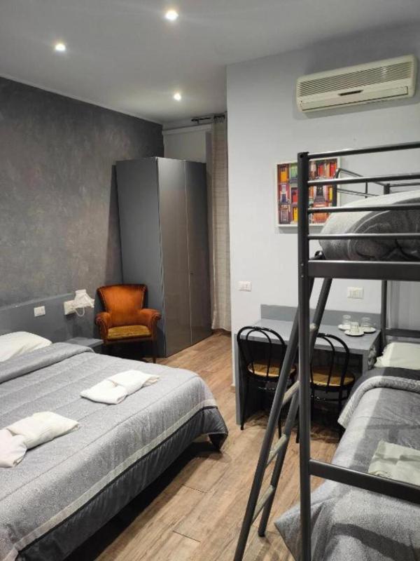 Quadruple Room image 2