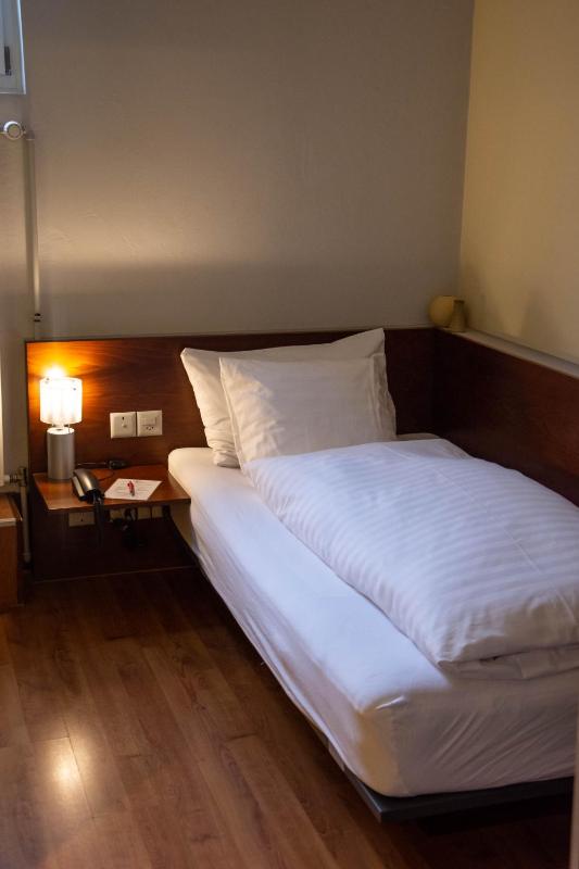 Economy Single Room image 4
