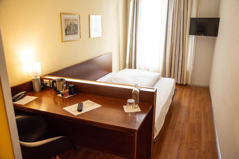 Economy Single Room image 3