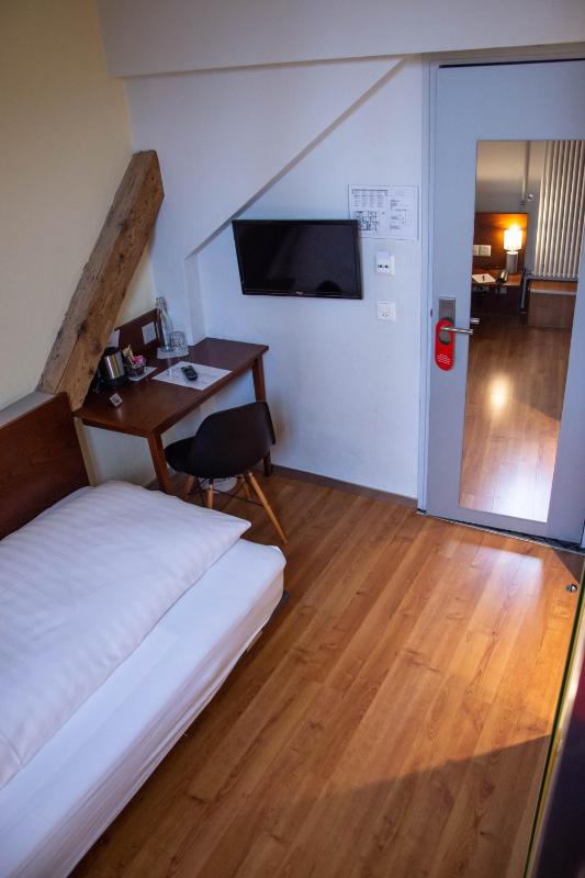 Economy Single Room image 2
