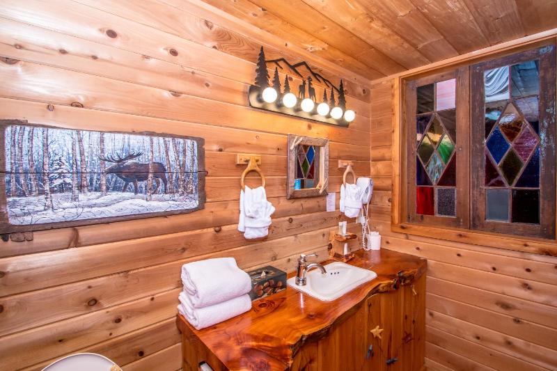 Log Cabin image 3