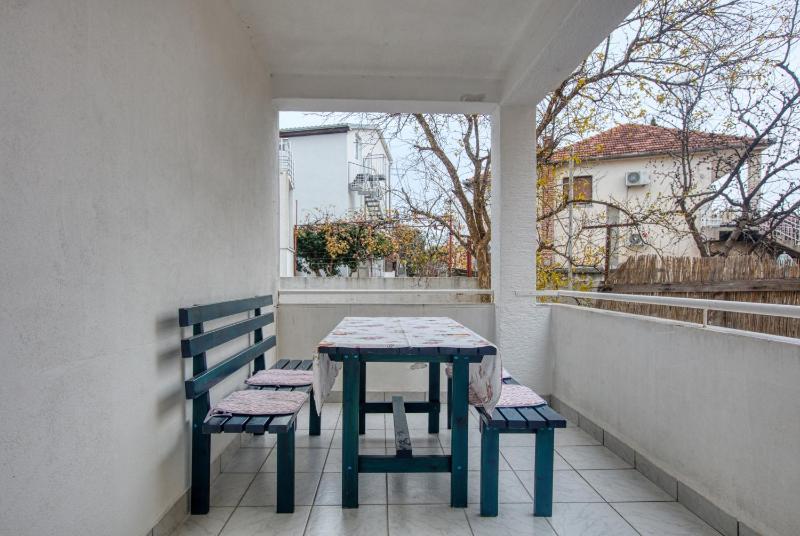 One-Bedroom Apartment with Terrace and Sea View image 3