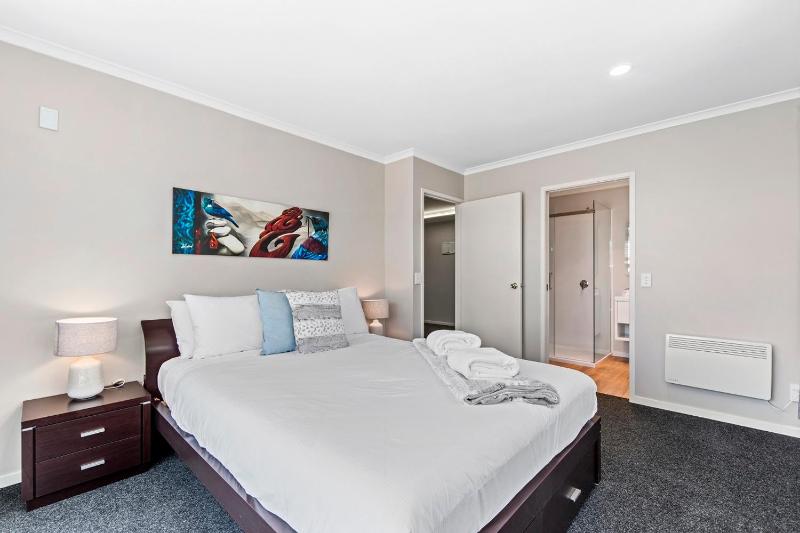 Tui Lookout - Spa Pool & Lake Views - image 20