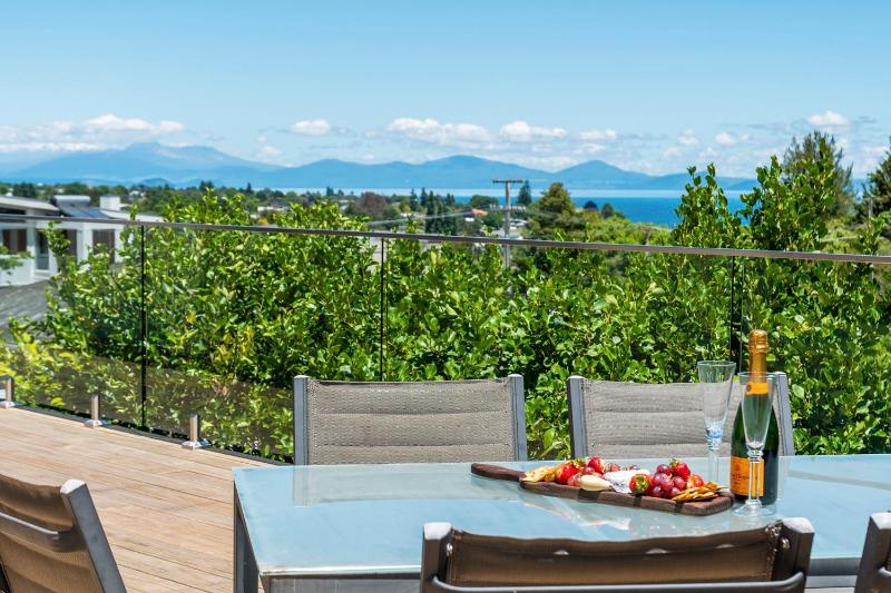 Tui Lookout - Spa Pool & Lake Views - image 9