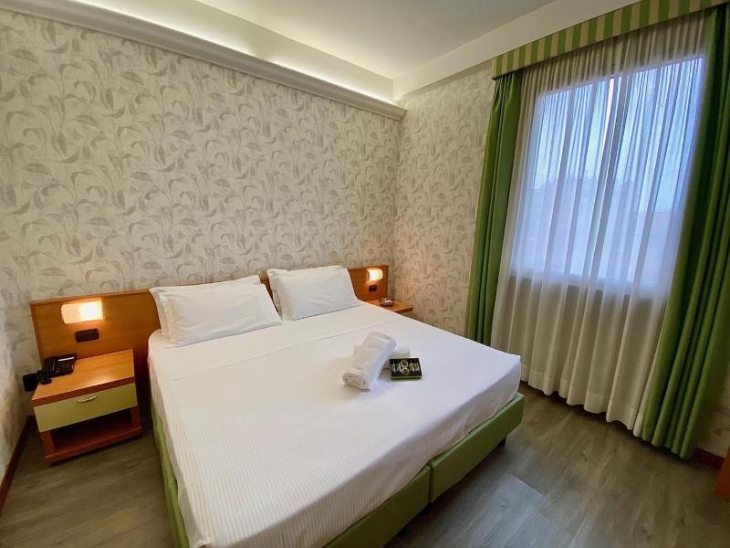 Superior Double Room image 4