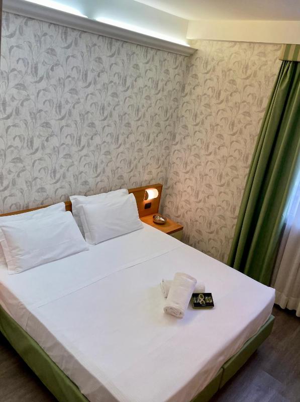 Double Room image 3