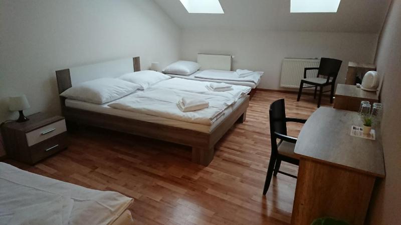 Classic Quadruple Room image 1