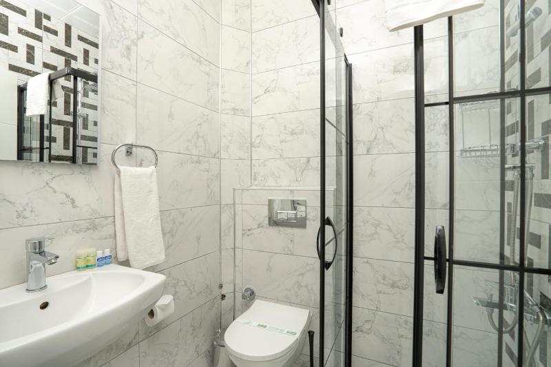 Double Room with Sea View image 3