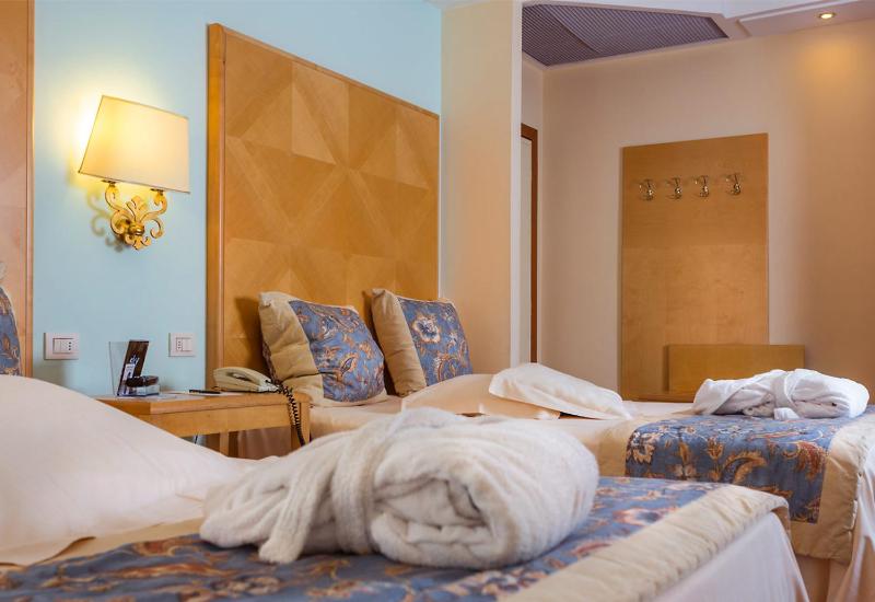 Queen Room with Two Queen Beds image 3