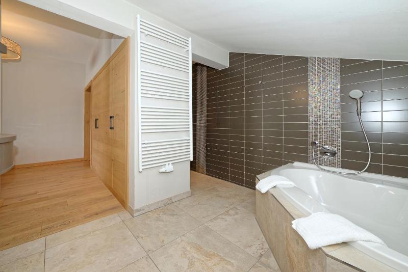 Junior Suite image 2