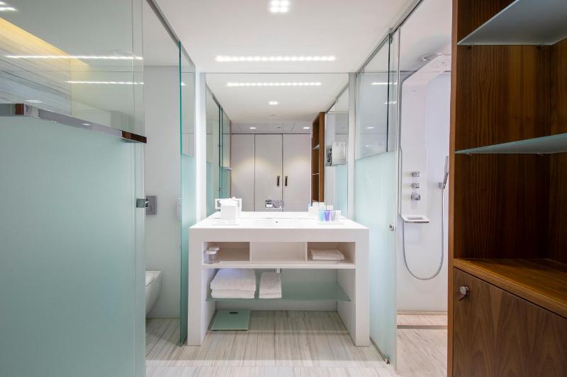 Deluxe Double Room image 4