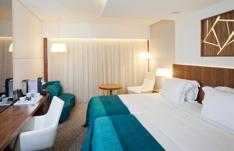 Special Offer - Deluxe Twin Room image 4