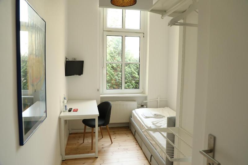 Economy Single Room image 3