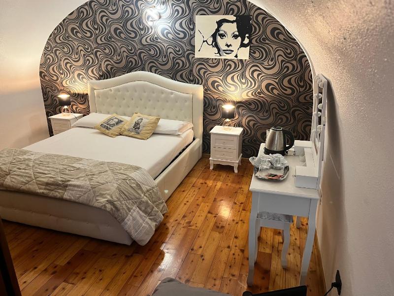 Double Room with Extra Bed image 1