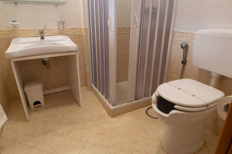 Economy Double Room image 1