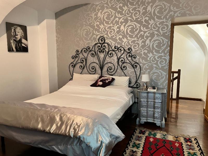 Double Room with Extra Bed image 1