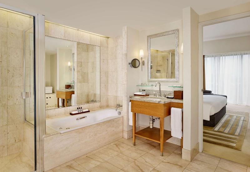 Executive Suite image 3