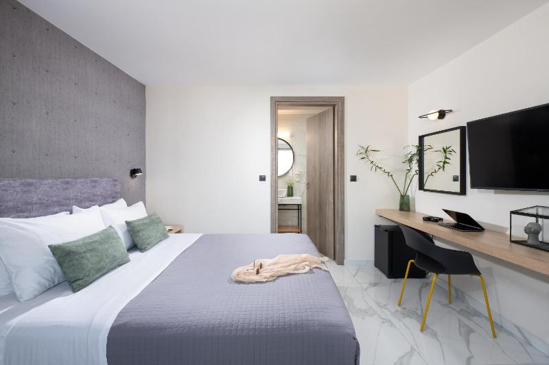 Standard Double Room image 2