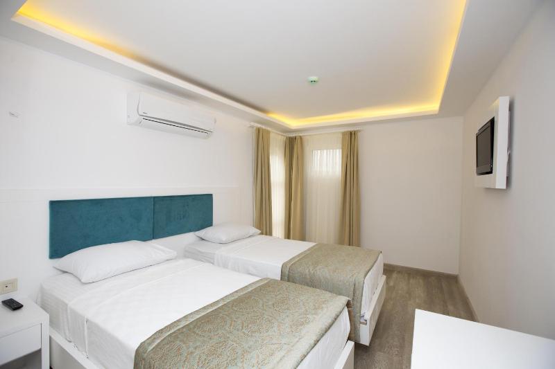 Budget Double Room image 3