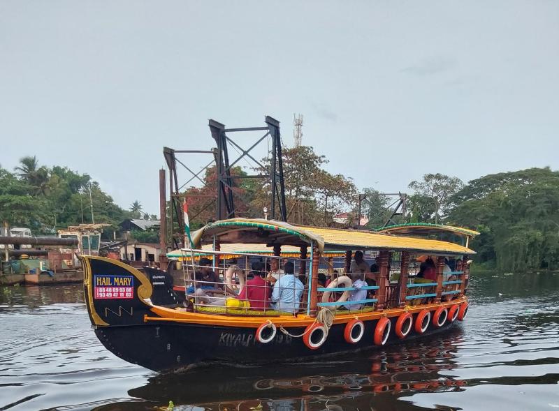 Johnson's Homestay - Ecohouseboat - image 7
