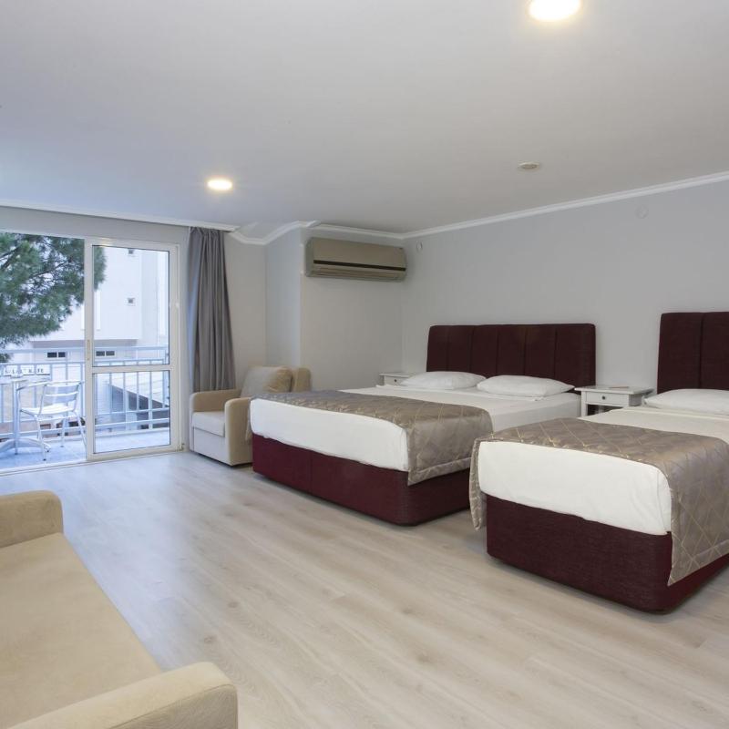 Triple Room with Sea View image 1