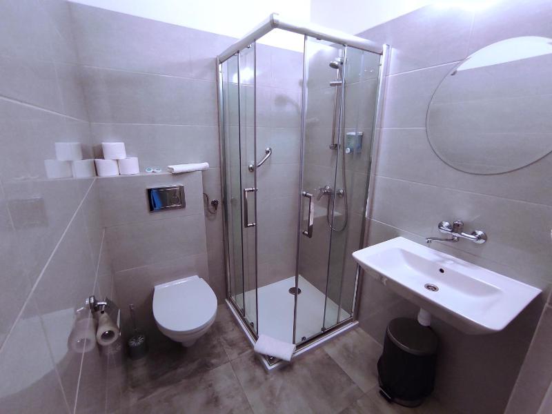 Quadruple Room image 3