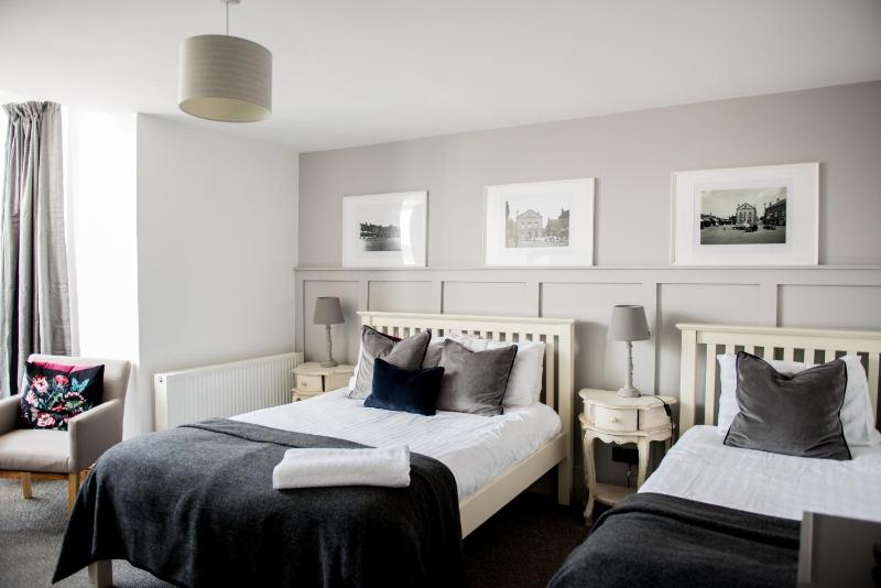 Family Room with Shower image 1