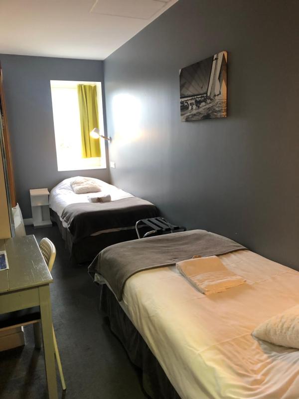 Twin Room image 1