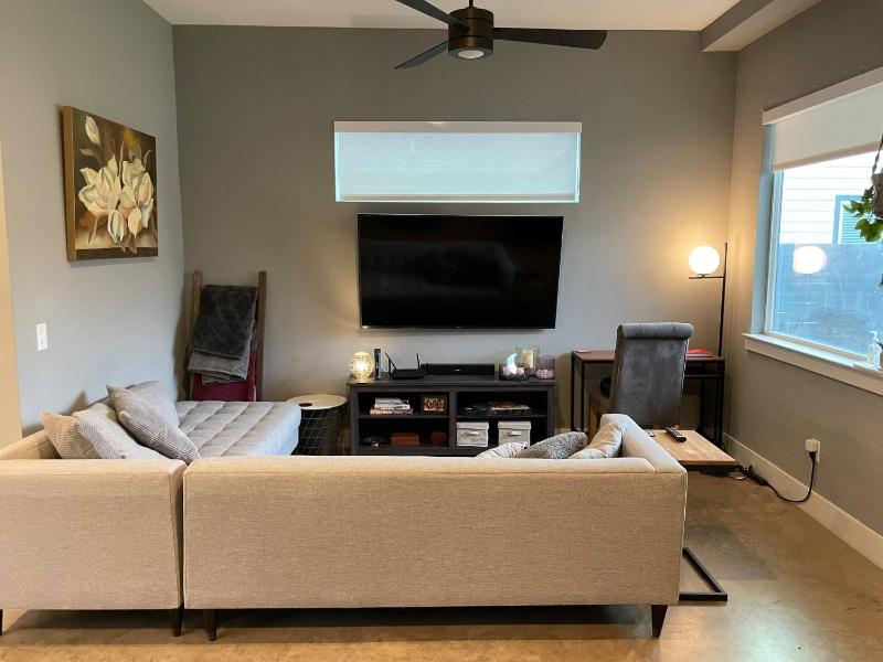 Modern Home In North-central Austin - image 11