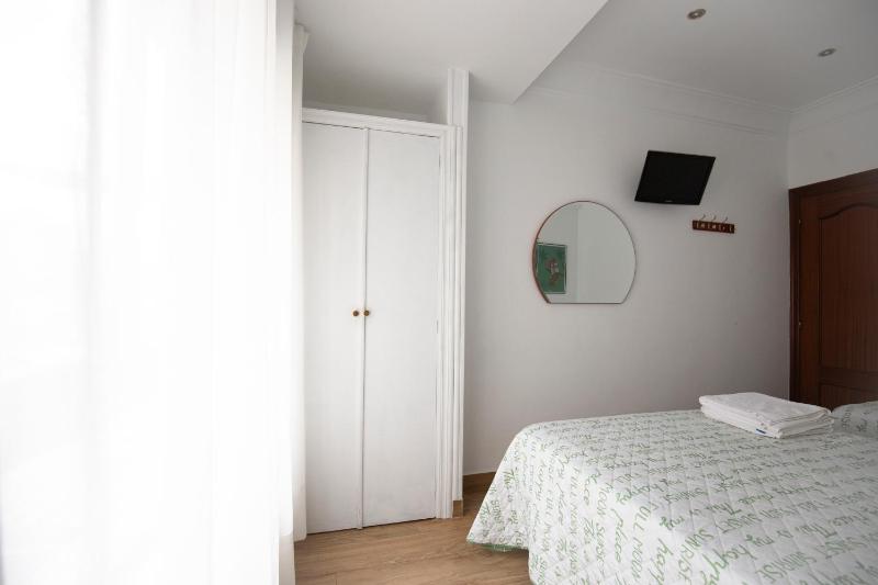 Pension Angelines Sneuu Hostel Santander - image 50