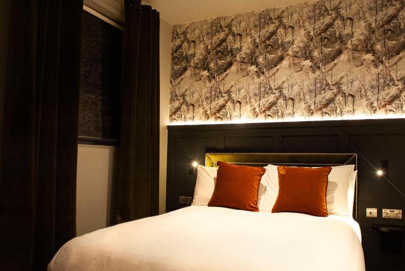 Double Room image 3