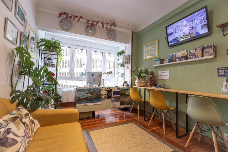 Pension Angelines Sneuu Hostel Santander - image 7