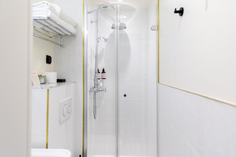 Connecting Rooms image 2