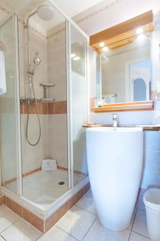 Small Double Room image 3