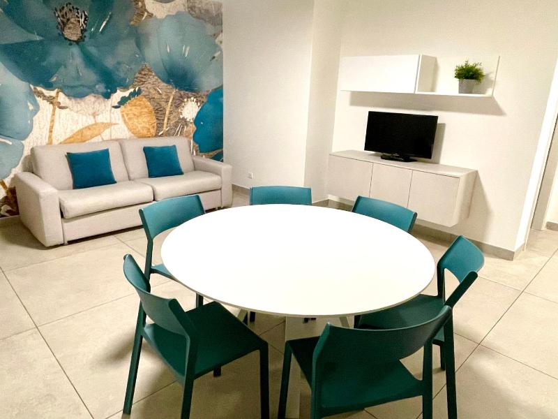 Two-Bedroom Apartment with Garden image 1