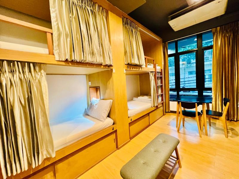 Bed in 10-Bed Mixed Dormitory Room image 1