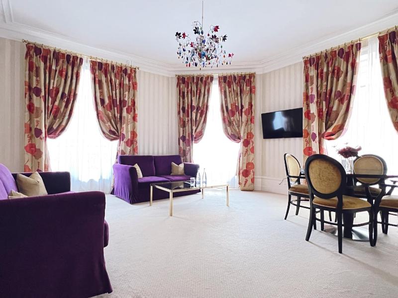 Suite with City View image 3