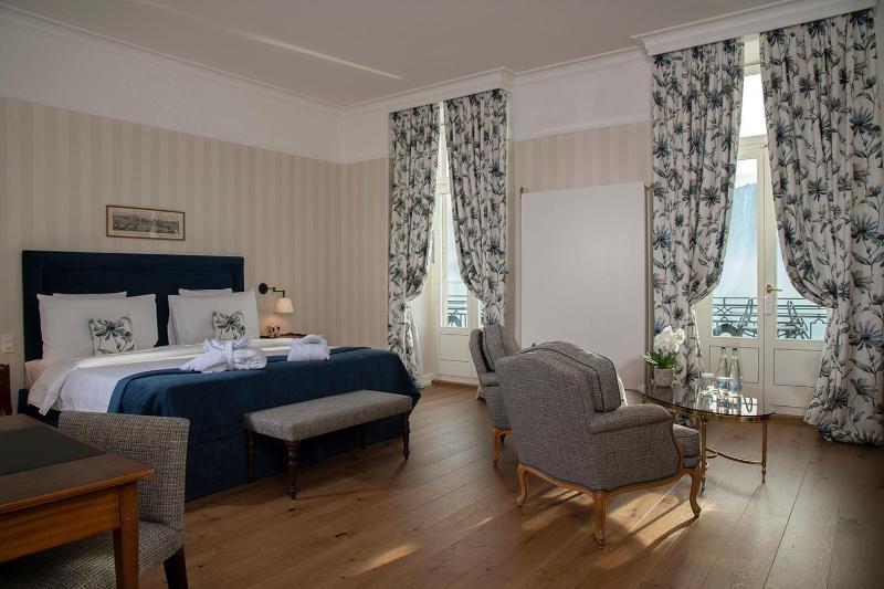 Deluxe Double Room with Lake View image 1