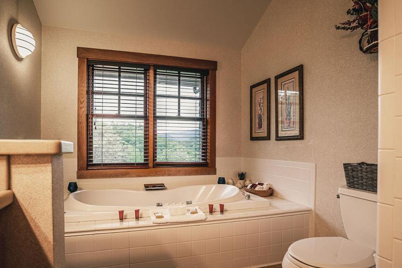 King Room with Mountain View image 3