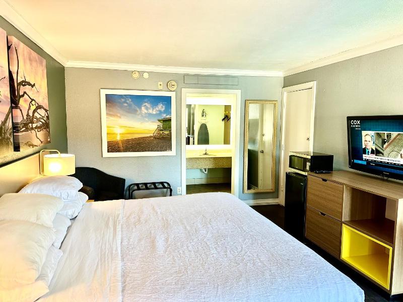 King Room - Non-Smoking image 3