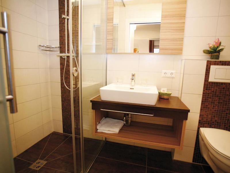Double Room with Balcony image 3