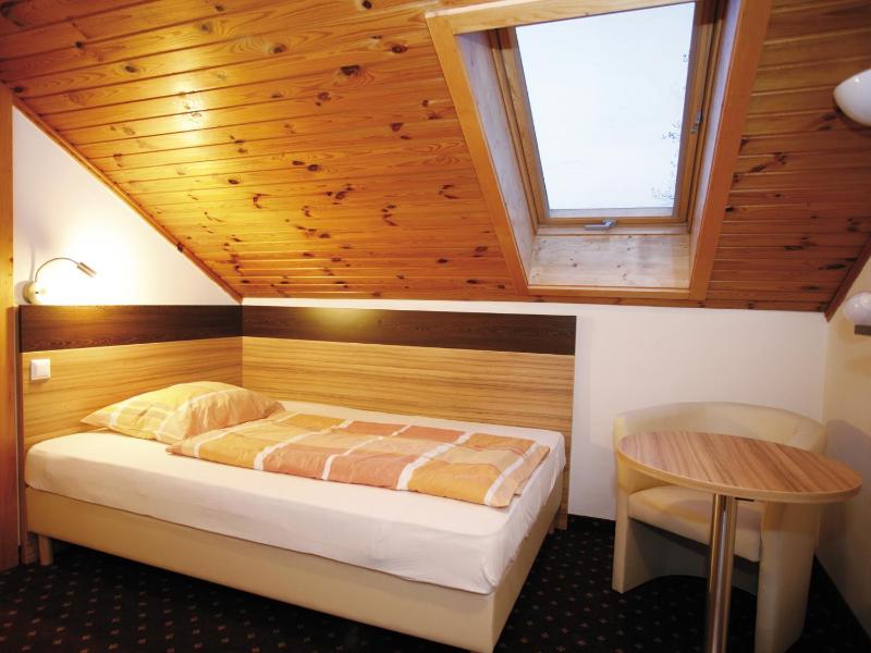 Single Room image 3