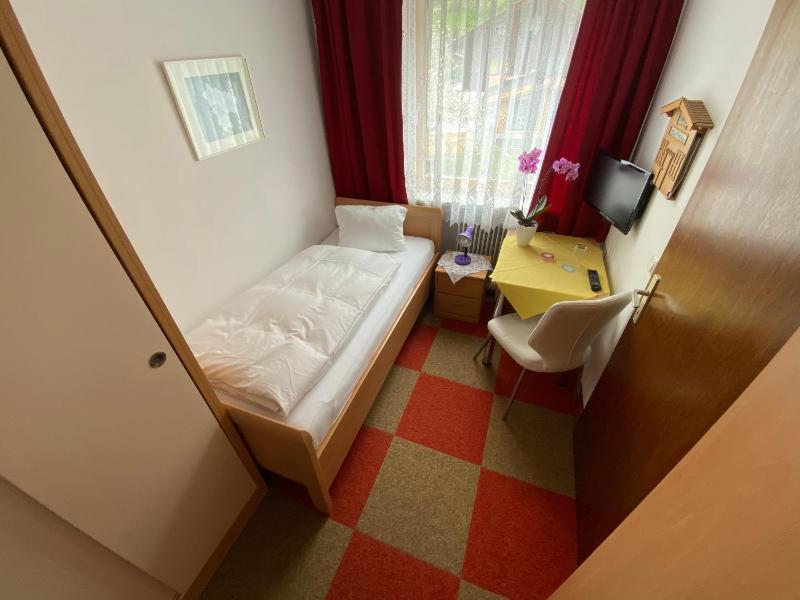 Small Single Room image 4